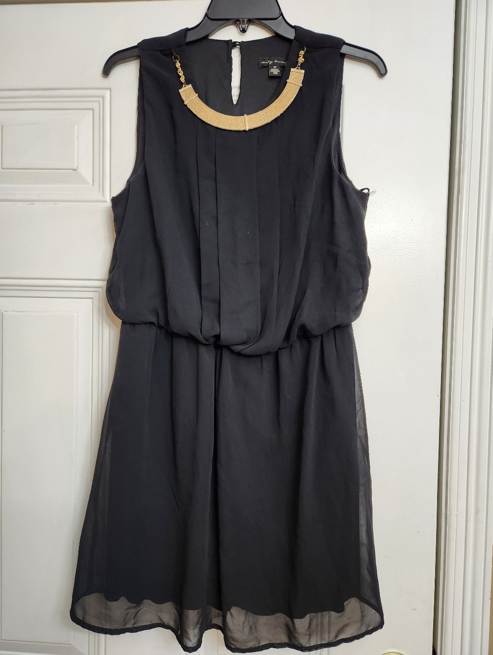 Chiffon Pleated Sleeveless Dress with Gold Accent - Black